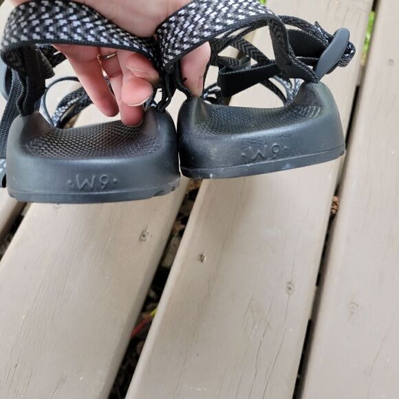 Chaco ZX/2 Classic Black White Gray Geometric Chevron Dagger Strappy Sandals 9 - Picture 5 of 7